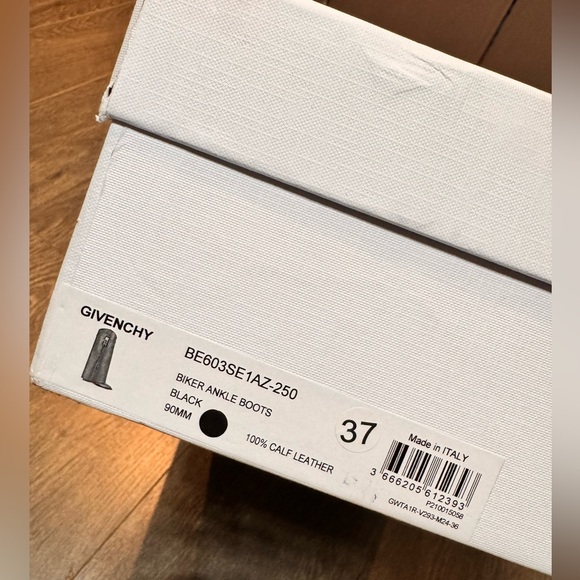 AUTHENTIC GIVENCHY Shark Lock Leather Boots (As Worn by BEYONCÉ 😍 ) - Picture 4 of 8